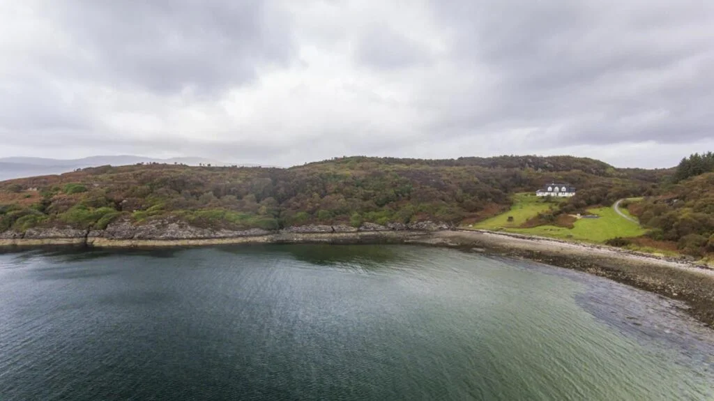 cottage loch scotland