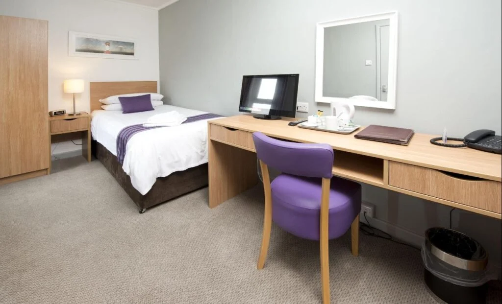 single bedroom tarbet hotel