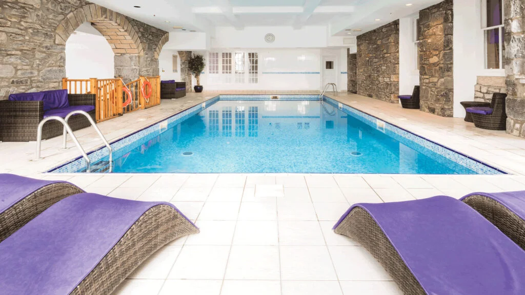 swimming pool swimming pool